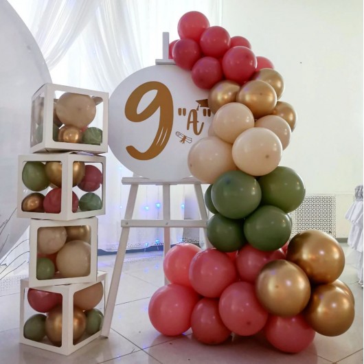 Купить Фотозона из шаров с мольбертом - магазин воздушных шариков