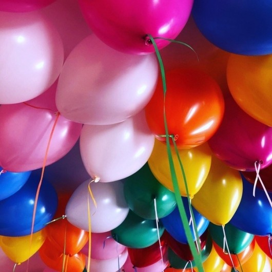 Купить Воздушные шары под потолок ассорти - магазин воздушных шариков